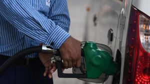 An employee of a petrol pump seen at work amid the lockdown in Nizamuddin, New Delhi on Wednesday, June 24, 2020.(Biplov Bhuyan/HT Photo) An employee of a petrol pump seen at work amid the lockdown in Nizamuddin, New Delhi on Wednesday, June 24, 2020.(Biplov Bhuyan/HT Photo)