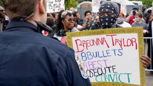 A protestor confronts a police officer during a rally against the death of Breonna Taylor and other forms of racial injustices, in Louisville, Kentucky, US.(REUTERS) A protestor confronts a police officer during a rally against the death of Breonna Taylor and other forms of racial injustices, in Louisville, Kentucky, US.(REUTERS)