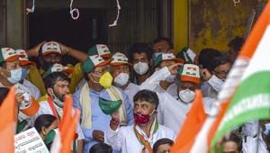 KPCC President D K Shivakumar, former CM Siddaramaiah, and other leaders stage a protest against rise in fuel price.(PTI) KPCC President D K Shivakumar, former CM Siddaramaiah, and other leaders stage a protest against rise in fuel price.(PTI)