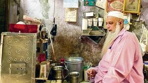Chacha Chaiwale’s, or tea man uncle’s, establishment in Old Delhi is one of these dreamlands.(HT Photo) Chacha Chaiwale’s, or tea man uncle’s, establishment in Old Delhi is one of these dreamlands.(HT Photo)