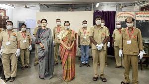Anavila Misra posted the photo, captioned, “With the Covid warriors from Indian Post and Post Master General Mumbai, Swati Pandey!”(Instagram) Anavila Misra posted the photo, captioned, “With the Covid warriors from Indian Post and Post Master General Mumbai, Swati Pandey!”(Instagram)