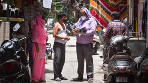 Civic workers conduct door-to-door survey to check the spread of Covid-19 in New Delhi.(Sanchit Khanna/HT Photo) Civic workers conduct door-to-door survey to check the spread of Covid-19 in New Delhi.(Sanchit Khanna/HT Photo)