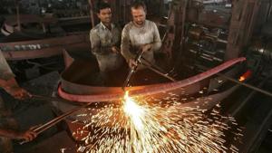 In May update to the oulook, Fitch had projected Indian economy’s growth at 9.5% in 2021-22. S&P has forecast a 5% contraction in the fiscal year starting April, and the growth to recover to 8.5 % next fiscal.(REUTERS File) In May update to the oulook, Fitch had projected Indian economy’s growth at 9.5% in 2021-22. S&P has forecast a 5% contraction in the fiscal year starting April, and the growth to recover to 8.5 % next fiscal.(REUTERS File)