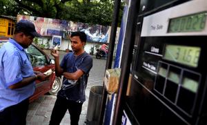 India’s overall petroleum products consumption, which had nosedived in last week of March and April this year, is now steadily getting to its pre-lockdown levels in June’20, according to a petroleum ministry statement.(Arijit Sen / Hindustan Times) India’s overall petroleum products consumption, which had nosedived in last week of March and April this year, is now steadily getting to its pre-lockdown levels in June’20, according to a petroleum ministry statement.(Arijit Sen / Hindustan Times)