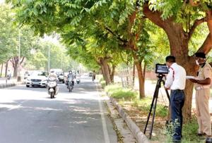 Police are now using automatic number plate recognition systems to check speeding. Violators are fined Rs 1,000 for the first offence and Rs 2,000 for subsequent offences. The driving licence is also cancelled for three months.(HT Photo) Police are now using automatic number plate recognition systems to check speeding. Violators are fined Rs 1,000 for the first offence and Rs 2,000 for subsequent offences. The driving licence is also cancelled for three months.(HT Photo)