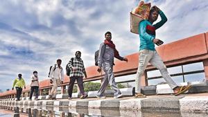 Migrant workers in Delhi walk back to their villages in Uttar Pradesh in March.(Sanchit Khanna/ HT Photo) Migrant workers in Delhi walk back to their villages in Uttar Pradesh in March.(Sanchit Khanna/ HT Photo)