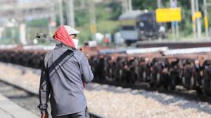 Since 2018, the Railways has notified 72,274 vacancies in safety category and 68,366 in non safety category, taking the total number of vacancies notified to 1,40,640.(Bharat Bhushan/HT file photo) Since 2018, the Railways has notified 72,274 vacancies in safety category and 68,366 in non safety category, taking the total number of vacancies notified to 1,40,640.(Bharat Bhushan/HT file photo)