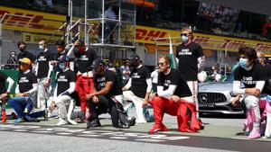 Mercedes' Lewis Hamilton, Ferrari's Sebastian Vettel and the rest of the drivers kneel on the grid.(REUTERS) Mercedes' Lewis Hamilton, Ferrari's Sebastian Vettel and the rest of the drivers kneel on the grid.(REUTERS)