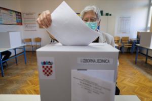 A person wearing a face mask casts a ballot during parliamentary elections, amid the spread of the coronavirus disease (Covid-19), in Zagreb, Croatia, July 5, 2020.(Reuters photo) A person wearing a face mask casts a ballot during parliamentary elections, amid the spread of the coronavirus disease (Covid-19), in Zagreb, Croatia, July 5, 2020.(Reuters photo)