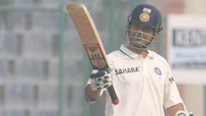 Sachin Tendulkar acknowledges the crowd after scoring a half-century.(Getty Images) Sachin Tendulkar acknowledges the crowd after scoring a half-century.(Getty Images)