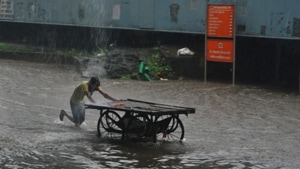 IMD has predicted intermittent intense showers in Mumbai on Tuesday(Praful Gnagurde/HT Photo) IMD has predicted intermittent intense showers in Mumbai on Tuesday(Praful Gnagurde/HT Photo)
