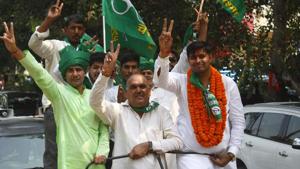 INLD candidate Sonu Thakran from Badshapur constituency at a road show before filing his nomination papers for Haryana Assembly election, Gurugram, on Friday, October 4, 2019.(Yogendra Kumar/HT Photo) INLD candidate Sonu Thakran from Badshapur constituency at a road show before filing his nomination papers for Haryana Assembly election, Gurugram, on Friday, October 4, 2019.(Yogendra Kumar/HT Photo)