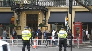 Scotland Yard officials set up a buffer zone between India House and protestors.(File photo) Scotland Yard officials set up a buffer zone between India House and protestors.(File photo)
