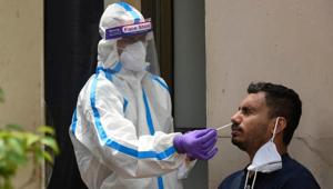 Out of the 301 new cases, 99 are expatriates, 95 came from other states and 90 people contracted the virus from primary contacts, said Chief Minister Pinarayi Vijayan’s office.(HT PHOTO.) Out of the 301 new cases, 99 are expatriates, 95 came from other states and 90 people contracted the virus from primary contacts, said Chief Minister Pinarayi Vijayan’s office.(HT PHOTO.)