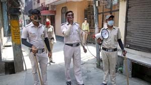 Senior Delhi police officers said that they had launched a massive crackdown in the last two months and a large number of people have been arrested for snatching and robbery . Snatching was one of the most common crimes last year.(ANI) Senior Delhi police officers said that they had launched a massive crackdown in the last two months and a large number of people have been arrested for snatching and robbery . Snatching was one of the most common crimes last year.(ANI)