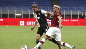 AC Milan's Theo Hernandez, right, fights for the ball with Juventus' Aaron Ramsey during the Serie A soccer match between AC Milan and Juventus at the San Siro stadium, in Milan, Italy, Tuesday, July 7, 2020. (AP Photo/Antonio Calanni)(AP) AC Milan's Theo Hernandez, right, fights for the ball with Juventus' Aaron Ramsey during the Serie A soccer match between AC Milan and Juventus at the San Siro stadium, in Milan, Italy, Tuesday, July 7, 2020. (AP Photo/Antonio Calanni)(AP)