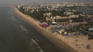The Maharashtra government’s decision to reduce lease rent for food vendors for will lower the government’s annual revenue by Rs 6.38 crore, a statement said.(Mahendra Parikh/HT File Photo) The Maharashtra government’s decision to reduce lease rent for food vendors for will lower the government’s annual revenue by Rs 6.38 crore, a statement said.(Mahendra Parikh/HT File Photo)