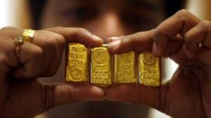 A salesman displays gold bars inside a jewellery shop in Hyderabad.(REUTERS) A salesman displays gold bars inside a jewellery shop in Hyderabad.(REUTERS)