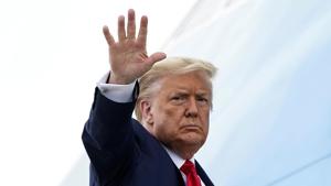 U.S. President Donald Trump boards Air Force One as he departs Washington for travel to Florida at Joint Base Andrews, Maryland, U.S., July 10, 2020. REUTERS/Kevin Lamarque(REUTERS) U.S. President Donald Trump boards Air Force One as he departs Washington for travel to Florida at Joint Base Andrews, Maryland, U.S., July 10, 2020. REUTERS/Kevin Lamarque(REUTERS)