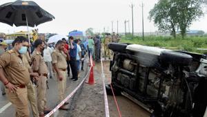 Police inspect the encounter site where gangster Vikas Dubey was killed when he allegedly tried to escape from the spot following an accident, near Kanpur.(PTI) Police inspect the encounter site where gangster Vikas Dubey was killed when he allegedly tried to escape from the spot following an accident, near Kanpur.(PTI)