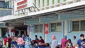 The rush of patients outside the AIIMS outpatient clinics in June 2019.(HT Photo) The rush of patients outside the AIIMS outpatient clinics in June 2019.(HT Photo)