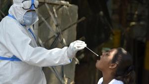 A medical worker in PPE overalls takes a swab sample for Covid-19 testing at the Qaiserbagh Vegetable Market which is a coronavirus hotspot, in Lucknow, Uttar Pradesh.(HT photo) A medical worker in PPE overalls takes a swab sample for Covid-19 testing at the Qaiserbagh Vegetable Market which is a coronavirus hotspot, in Lucknow, Uttar Pradesh.(HT photo)