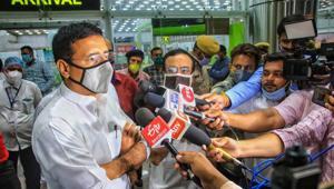 Senior Congress leader Randeep Surjewala speaks to media after arriving at Jaipur airport on Sunday.(PTI Photo) Senior Congress leader Randeep Surjewala speaks to media after arriving at Jaipur airport on Sunday.(PTI Photo)