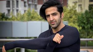 Doctor and fitness enthusiast Hanaan Choudhary shows his 30 minute cardio workout session that can be done without going to the gym. Doctor and fitness enthusiast Hanaan Choudhary shows his 30 minute cardio workout session that can be done without going to the gym.