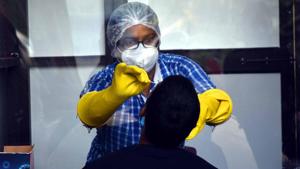 File photo: A medical officer collecting nose swab of suspected Covid-19 (Coronavirus ) patient.(Parwaz Khan / Hindustan Times) File photo: A medical officer collecting nose swab of suspected Covid-19 (Coronavirus ) patient.(Parwaz Khan / Hindustan Times)