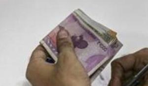 The rupee opened at 75.35 against the US dollar, then gained further ground and finally settled at 75.15 against the US dollar, up 27 paise over its previous close.(Bloomberg) The rupee opened at 75.35 against the US dollar, then gained further ground and finally settled at 75.15 against the US dollar, up 27 paise over its previous close.(Bloomberg)