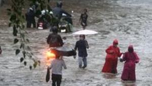 Mumbai, and adjoining Thane, Raigad and Ratnagiri districts are most prone to receive extreme rains for the next 18 hours.(Satish Bate/HT Photo) Mumbai, and adjoining Thane, Raigad and Ratnagiri districts are most prone to receive extreme rains for the next 18 hours.(Satish Bate/HT Photo)