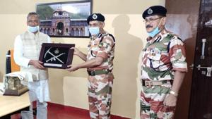 Indo-Tibetan Border Police (ITBP) chief S Deswal met Uttarakhand CM on Friday(Sourced Photo) Indo-Tibetan Border Police (ITBP) chief S Deswal met Uttarakhand CM on Friday(Sourced Photo)