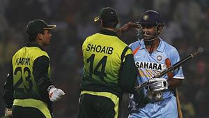 Kamran Akmal, Shoaib Akhtar congratulate MS Dhoni(Twitter) Kamran Akmal, Shoaib Akhtar congratulate MS Dhoni(Twitter)