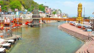 The previous Congress government had declared Ganga at Har Ki Pauri to be a channel to safeguard interests of traders and politicians.(HT Photo) The previous Congress government had declared Ganga at Har Ki Pauri to be a channel to safeguard interests of traders and politicians.(HT Photo)