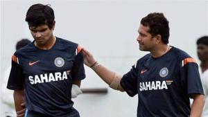Sachin Tendulkar (R) talking to S Badrinath(Twitter) Sachin Tendulkar (R) talking to S Badrinath(Twitter)