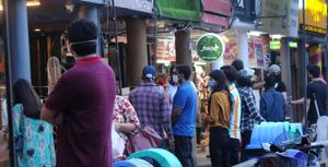 People living in the nearby houses have complained of overcrowding in the Sector 8 market.(Keshav Singh/HT) People living in the nearby houses have complained of overcrowding in the Sector 8 market.(Keshav Singh/HT)