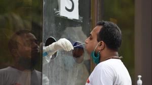 A health worker collects a swab sample from a man to test for coronavirus infection at Swami Parmanand Prakritik Chikitsalaya Yoga and Anusandhan Kendra in New Delhi, on Saturday.(Raj K Raj/HT Photo) A health worker collects a swab sample from a man to test for coronavirus infection at Swami Parmanand Prakritik Chikitsalaya Yoga and Anusandhan Kendra in New Delhi, on Saturday.(Raj K Raj/HT Photo)