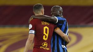 Inter Milan's Romelu Lukaku, right, and Roma's Edin Dzeko speak after the Serie A soccer match between Roma and Inter Milan.(AP) Inter Milan's Romelu Lukaku, right, and Roma's Edin Dzeko speak after the Serie A soccer match between Roma and Inter Milan.(AP)