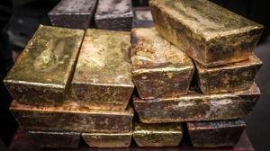 The team has also started a massive operation to trace the smuggled gold and seized 10 kg from two jewellers in Kozhikkode on Saturday.(Bloomberg/ Representative image) The team has also started a massive operation to trace the smuggled gold and seized 10 kg from two jewellers in Kozhikkode on Saturday.(Bloomberg/ Representative image)