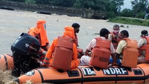 National Disaster Respond Force (NDRF) personnel rescue villagers from flood-affected areas, in Goalpara district on Monday.(ANI) National Disaster Respond Force (NDRF) personnel rescue villagers from flood-affected areas, in Goalpara district on Monday.(ANI)