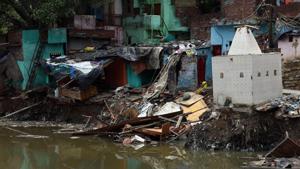 A view of damaged homes in Anna Nagar where several houses collapsed due to heavy rain in New Delhi.(Raj K Raj/HT PHOTO) A view of damaged homes in Anna Nagar where several houses collapsed due to heavy rain in New Delhi.(Raj K Raj/HT PHOTO)