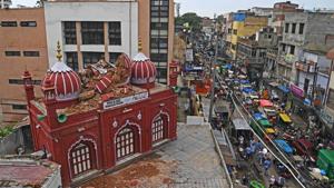 A partially damaged portion of historic Mubarak Begum masjid (mosque) is seen next to a busy road after heavy rains in the old quarters of New Delhi on July 20, 2020.(AFP) A partially damaged portion of historic Mubarak Begum masjid (mosque) is seen next to a busy road after heavy rains in the old quarters of New Delhi on July 20, 2020.(AFP)
