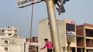 A hoarding being brought down as part of a special drive by the Kharar municipal council.(HT Photo) A hoarding being brought down as part of a special drive by the Kharar municipal council.(HT Photo)