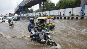 Motorists wades through logged water near Makeshaw Chowk traffic from Dhaula Kuan after monsoon rain in Delhi . Photo Vipin Kumar(HT Photo) Motorists wades through logged water near Makeshaw Chowk traffic from Dhaula Kuan after monsoon rain in Delhi . Photo Vipin Kumar(HT Photo)