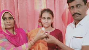 Pushpa Rani with family members(HT) Pushpa Rani with family members(HT)