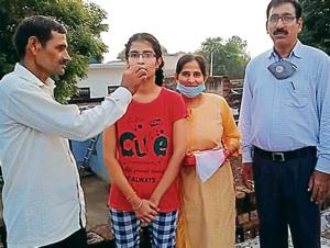 Manisha of Government Senior Secondary School in Mahendergarh’s Sihma celebrates with her kin after securing 499 marks out of 500.(HT) Manisha of Government Senior Secondary School in Mahendergarh’s Sihma celebrates with her kin after securing 499 marks out of 500.(HT)
