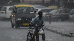 A man pushes his cycle amid heavy rain at Nizamuddin in New Delhi on July 21, 2020.(Biplov Bhuyan/HT PHOTO) A man pushes his cycle amid heavy rain at Nizamuddin in New Delhi on July 21, 2020.(Biplov Bhuyan/HT PHOTO)