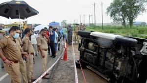 Police inspect the encounter site where gangster Vikas Dubey was killed when he allegedly tried to escape from the spot following an accident, near Kanpur.(PTI)