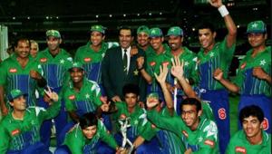File photo of Pakistan team in the 90s(Twitter) File photo of Pakistan team in the 90s(Twitter)