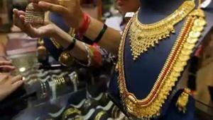 Experts believe that gold prices are likely to increase further by Diwali this year.(Representational photo) Experts believe that gold prices are likely to increase further by Diwali this year.(Representational photo)
